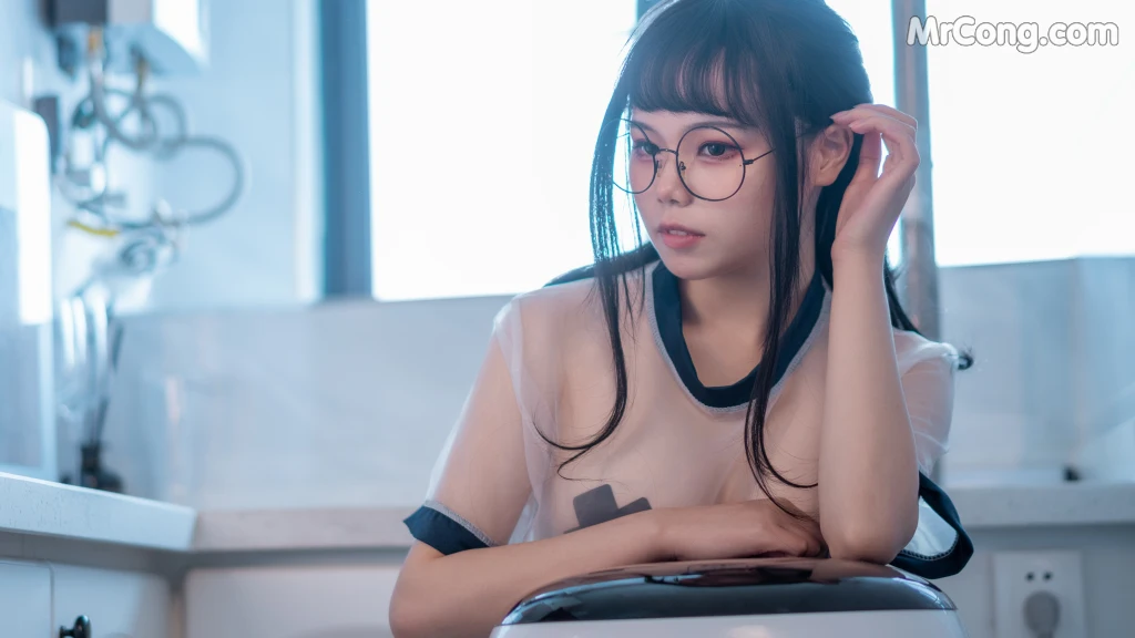 Coser@七月喵子 (qiyuemiaozi) No.009: 喝酸奶的眼镜娘 (35 photos) – Page 2