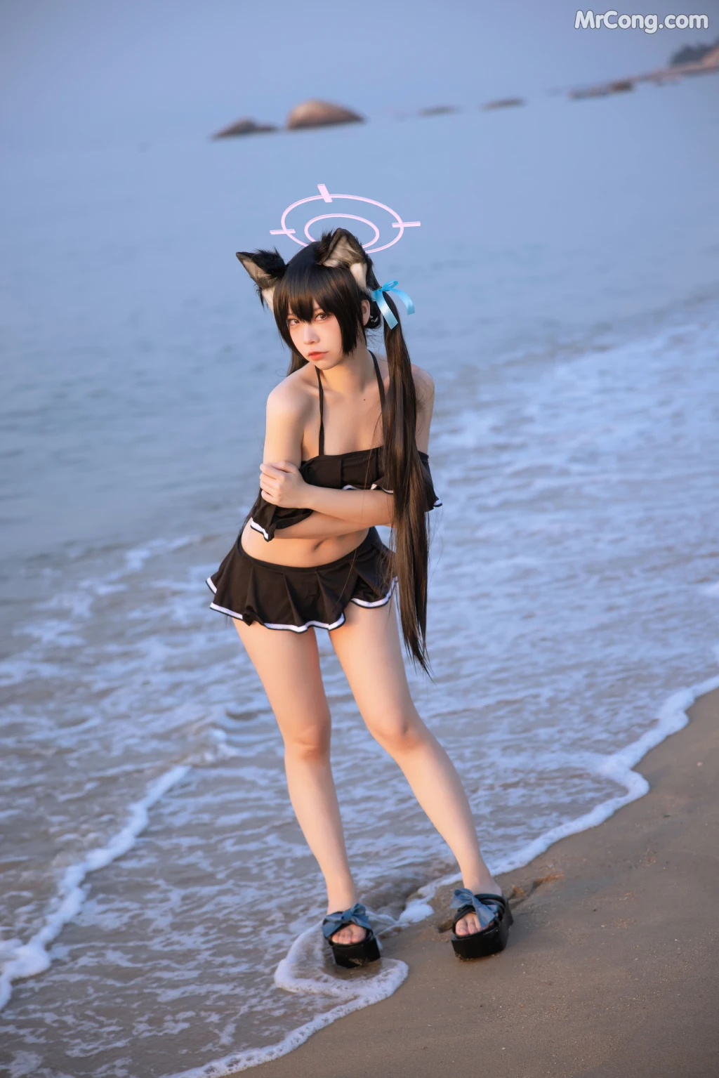 Coser@G44不会受伤 Vol.085: 碧蓝档案 黑見芹香 海边泳装 (20 photos) – Page 2