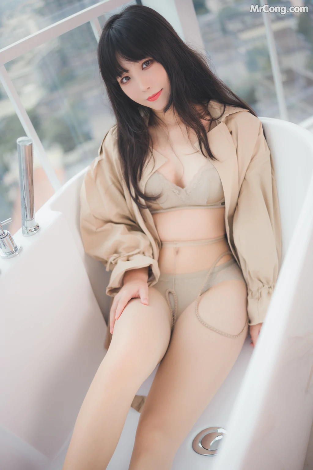 Coser@汪知子 Vol.011: 风衣 (54 photos) – Page 2