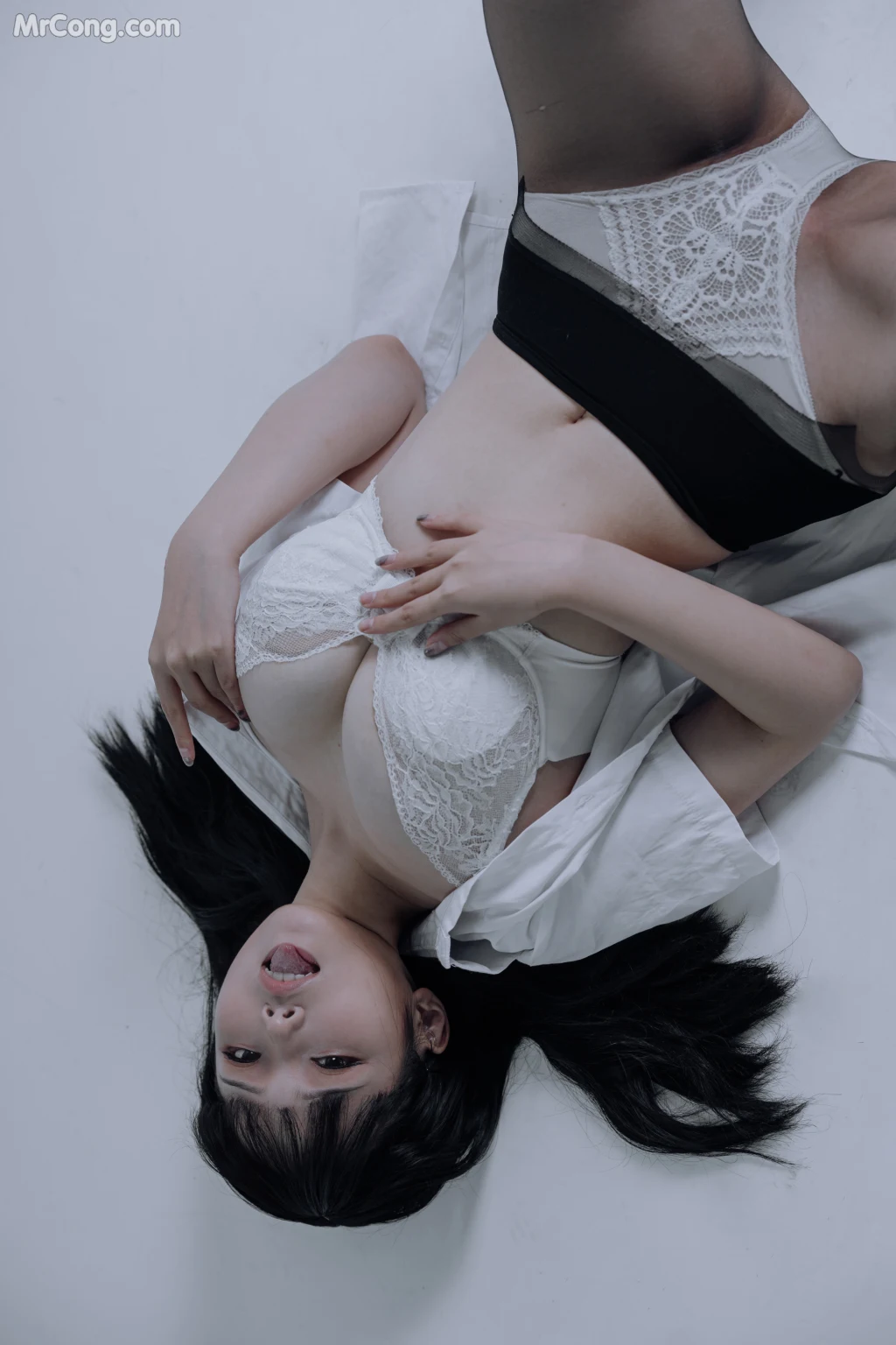 Coser@七月喵子 (qiyuemiaozi) No.011: 黑丝jk (31 photos) – Page 3