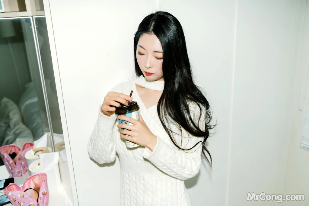 [Moon Night Snap] Mona (모나): In the Room (77 photos) – Page 2