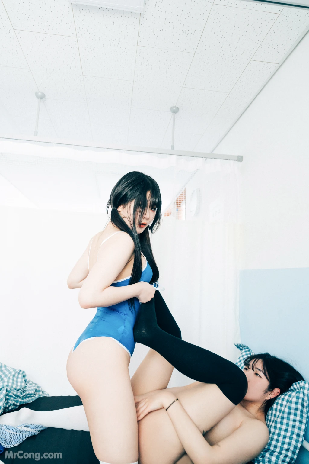 [Loozy] Sonson (손손) x Zia (지아): Bitch Academy (200 photos + 2 videos) – Page 8