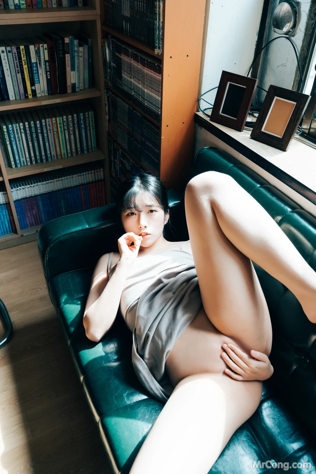 [Loozy] Sonson (손손): Comic Shop Girl (+S.Ver) (112 photos)