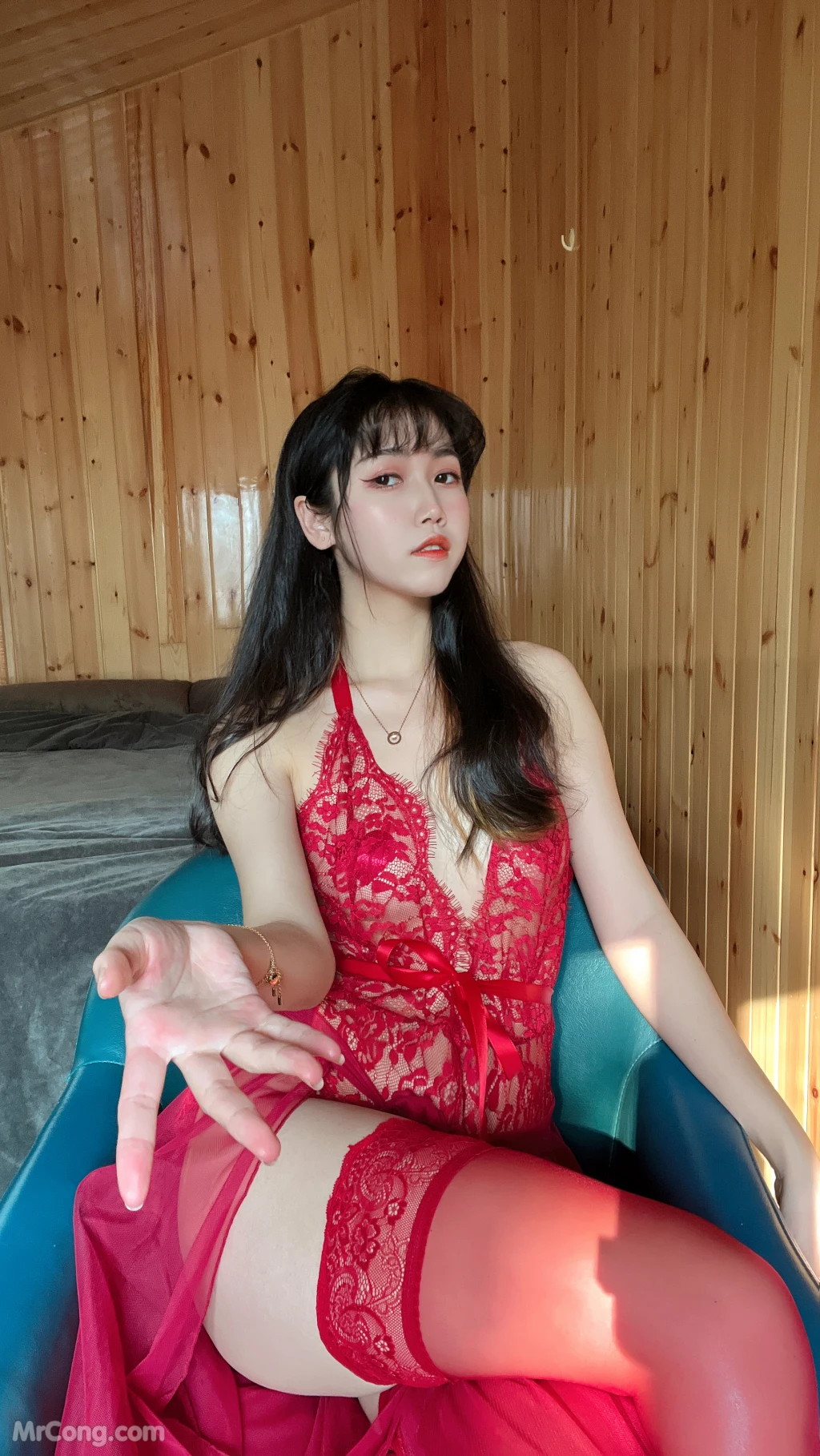 Coser@不呆猫: 霸气红色人妻 (57 photos + 1 video) – Page 6