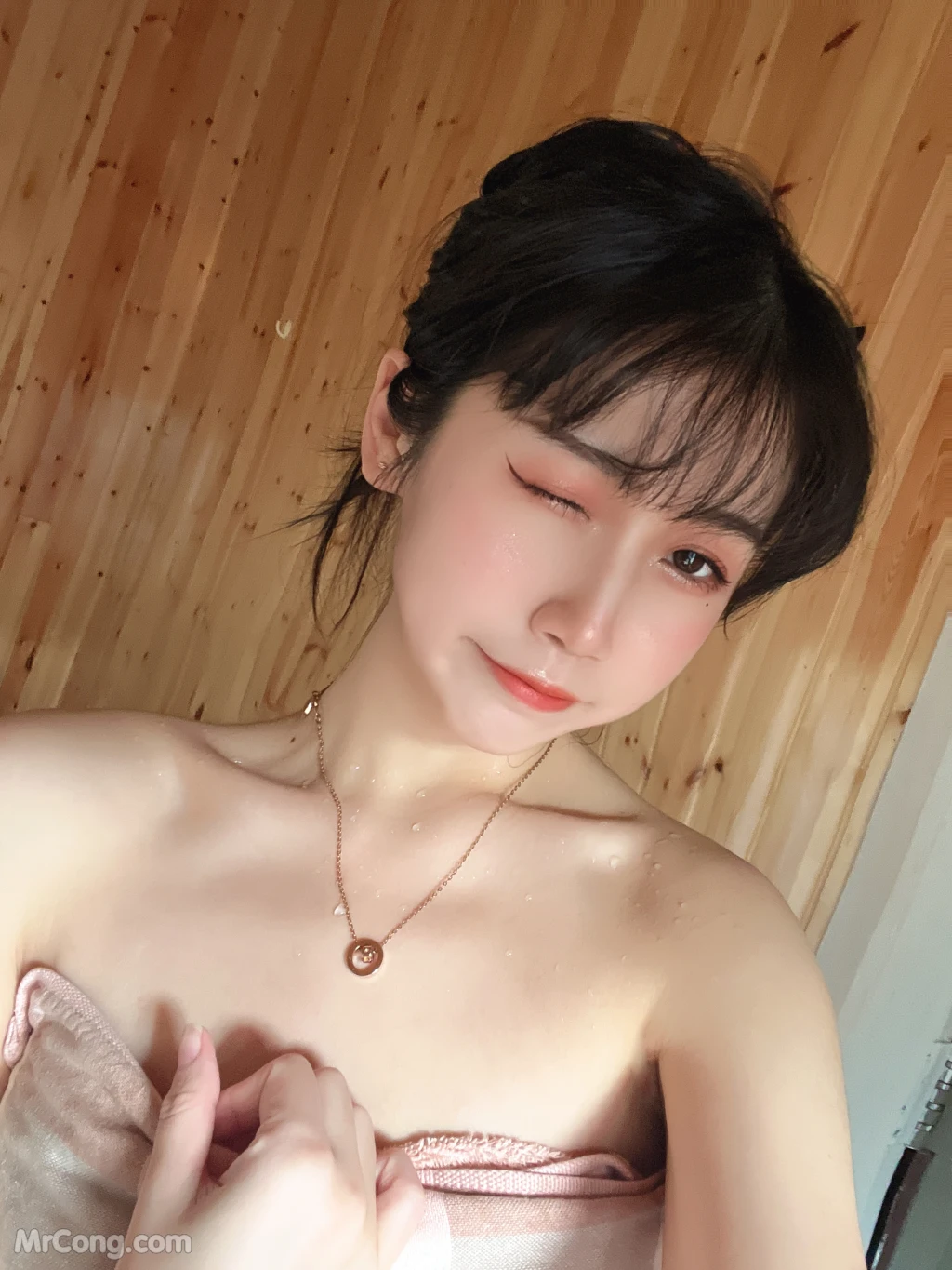 Coser@不呆猫: 霸气红色人妻 (57 photos + 1 video) – Page 6