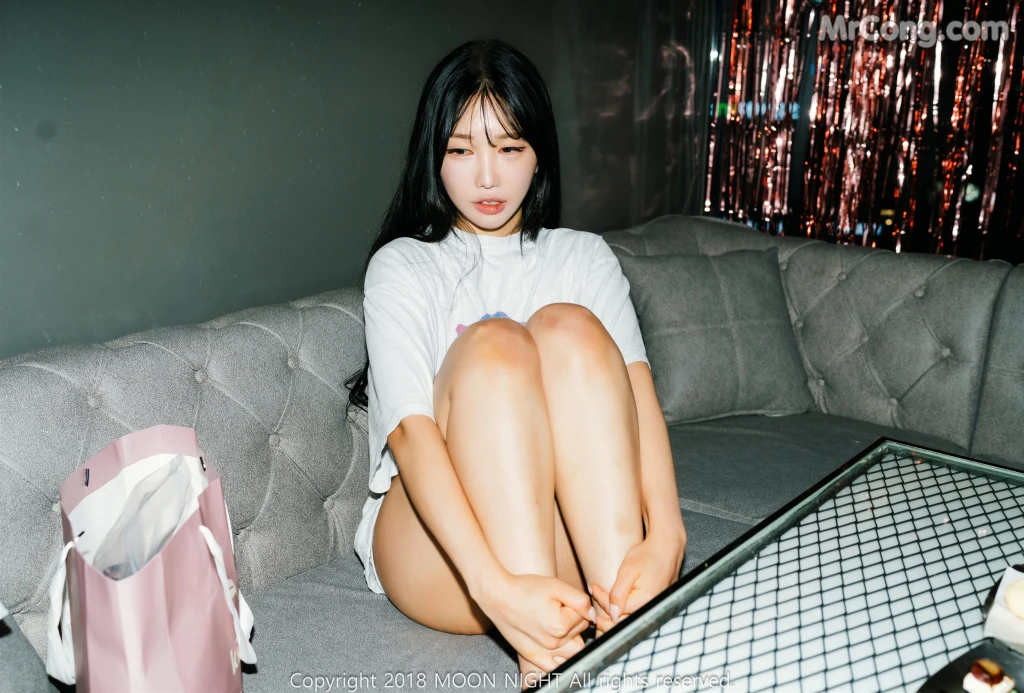 [Moon Night Snap] Yunjin: Karaoke feat. Actually Drunk (70 photos) – Page 2