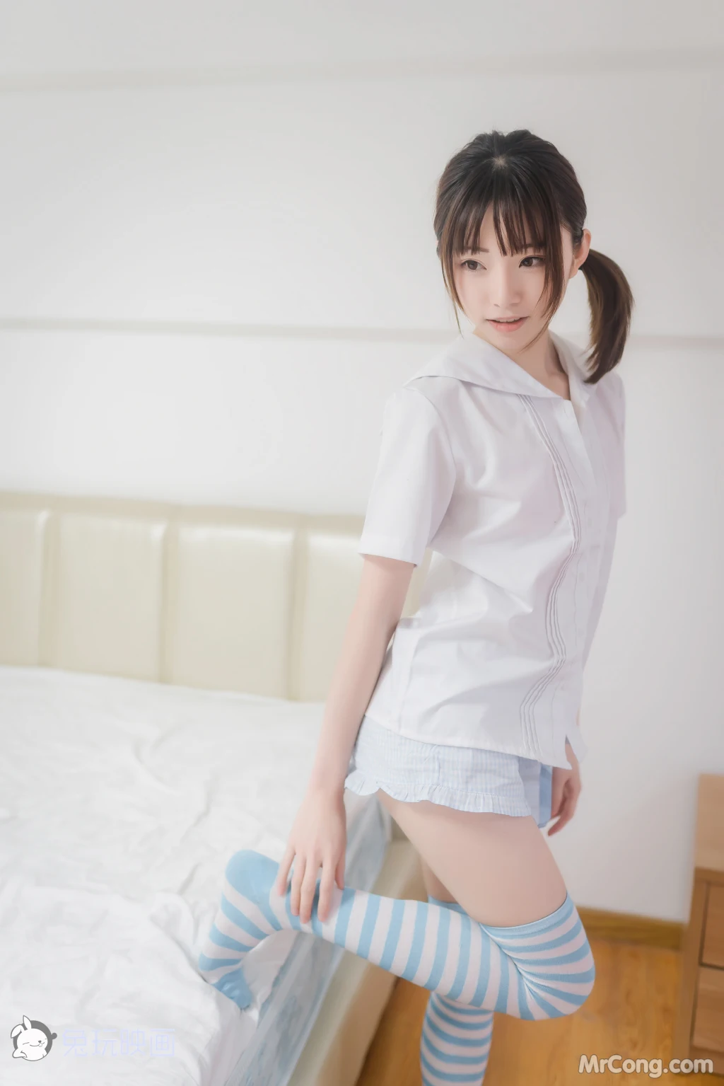 Cosplay@兔玩映画 Vol.049: 蓝白条纹袜 (42 photos) – Page 3