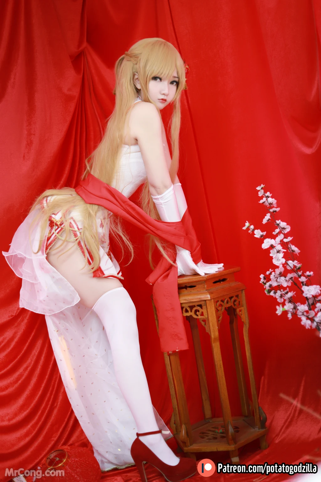 Coser@Potato Godzilla: Asuna Yuuki Qipao (53 photos)