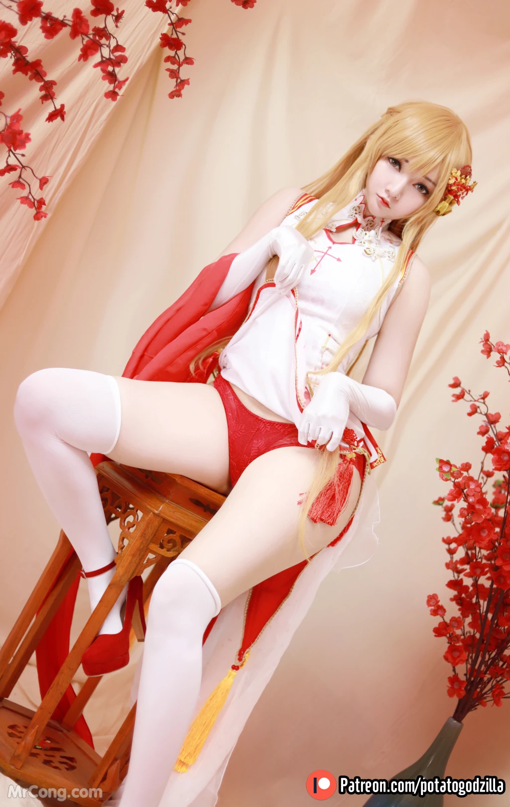 Coser@Potato Godzilla: Asuna Yuuki Qipao (53 photos)