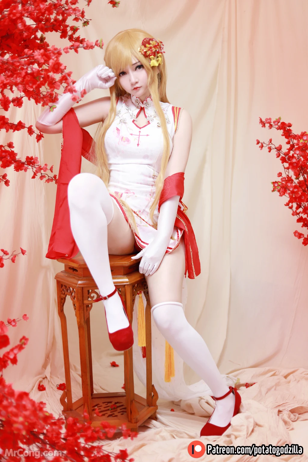 Coser@Potato Godzilla: Asuna Yuuki Qipao (53 photos)