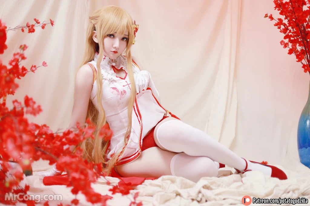 Coser@Potato Godzilla: Asuna Yuuki Qipao (53 photos)