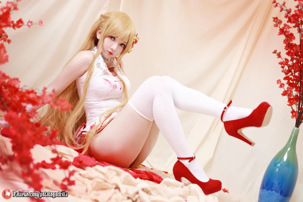 Coser@Potato Godzilla: Asuna Yuuki Qipao (53 photos)