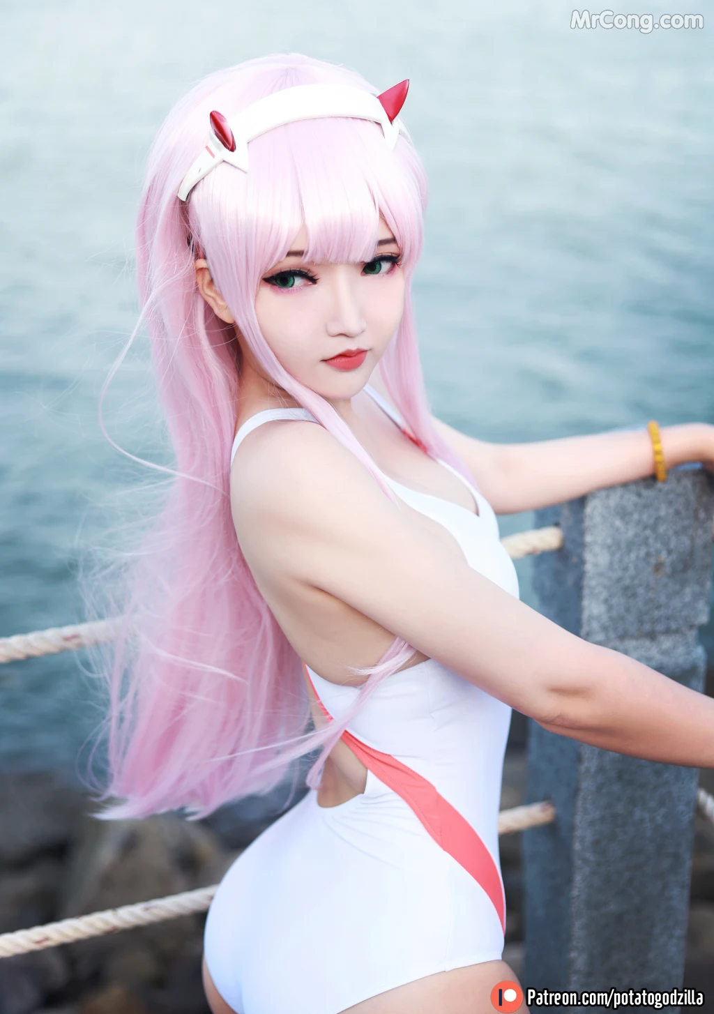 Coser@Potato Godzilla: Zero Two Swimsuit (29 photos) – Page 2