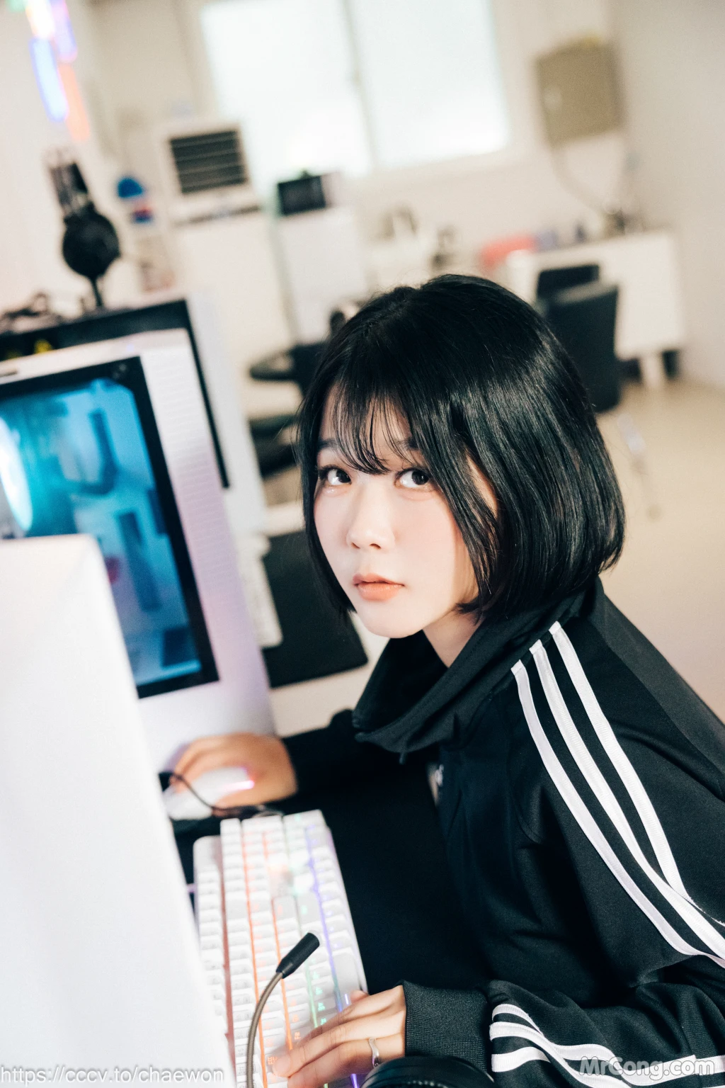 [Loozy] Zia (지아): PC Room With SP (99 photos)