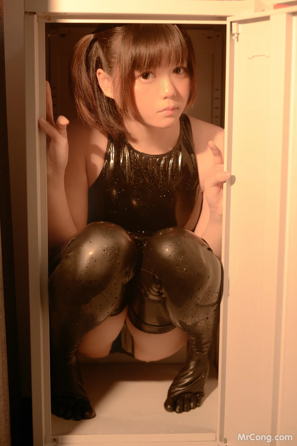 Coser@Nikumikyo (きょう肉肉): Latex Catsuit Girl ラテックス 動画入り (61 photos )