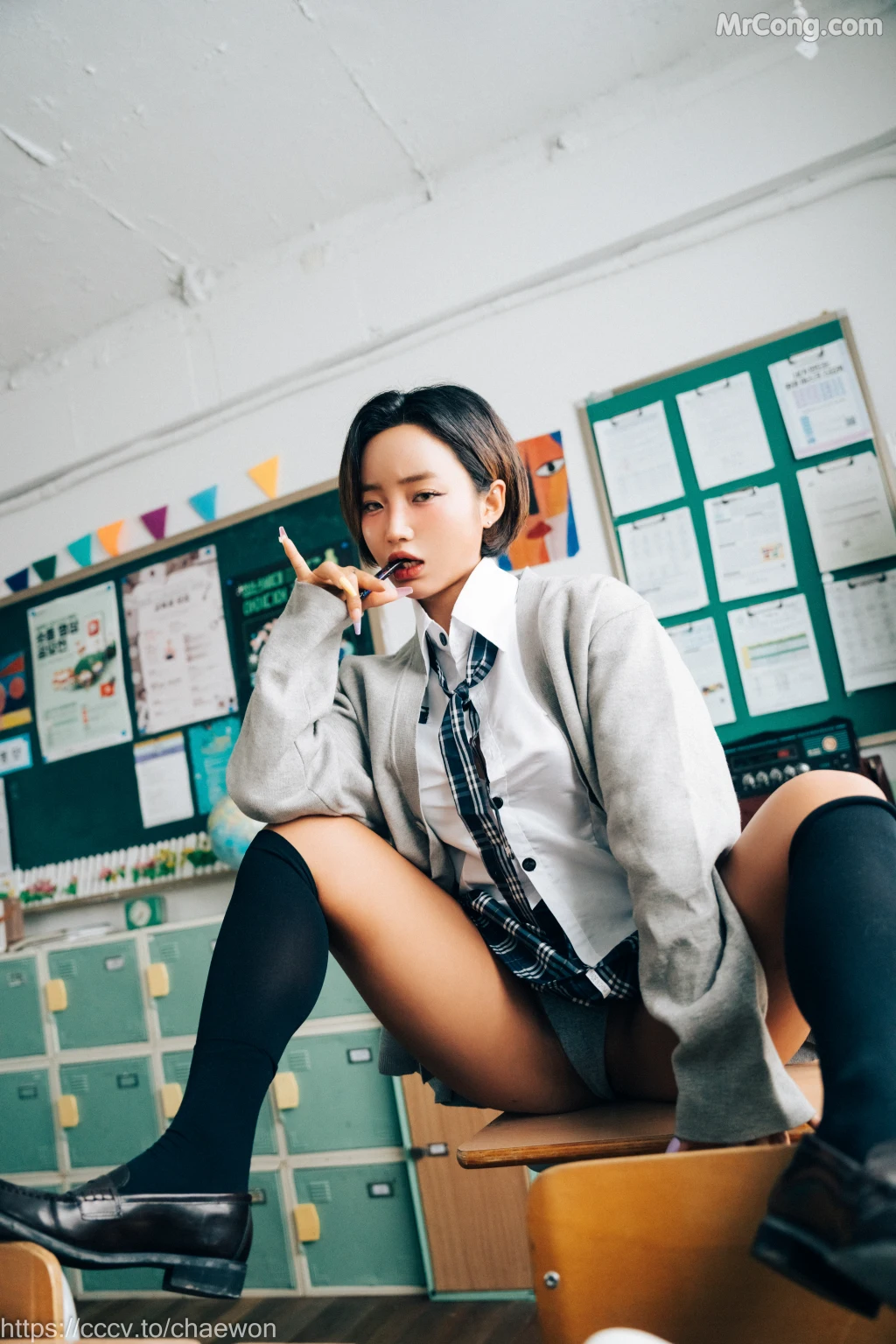 [Loozy] Booty Queen: Gal in a School Warehouse (196 photos + 5 videos) – Page 2