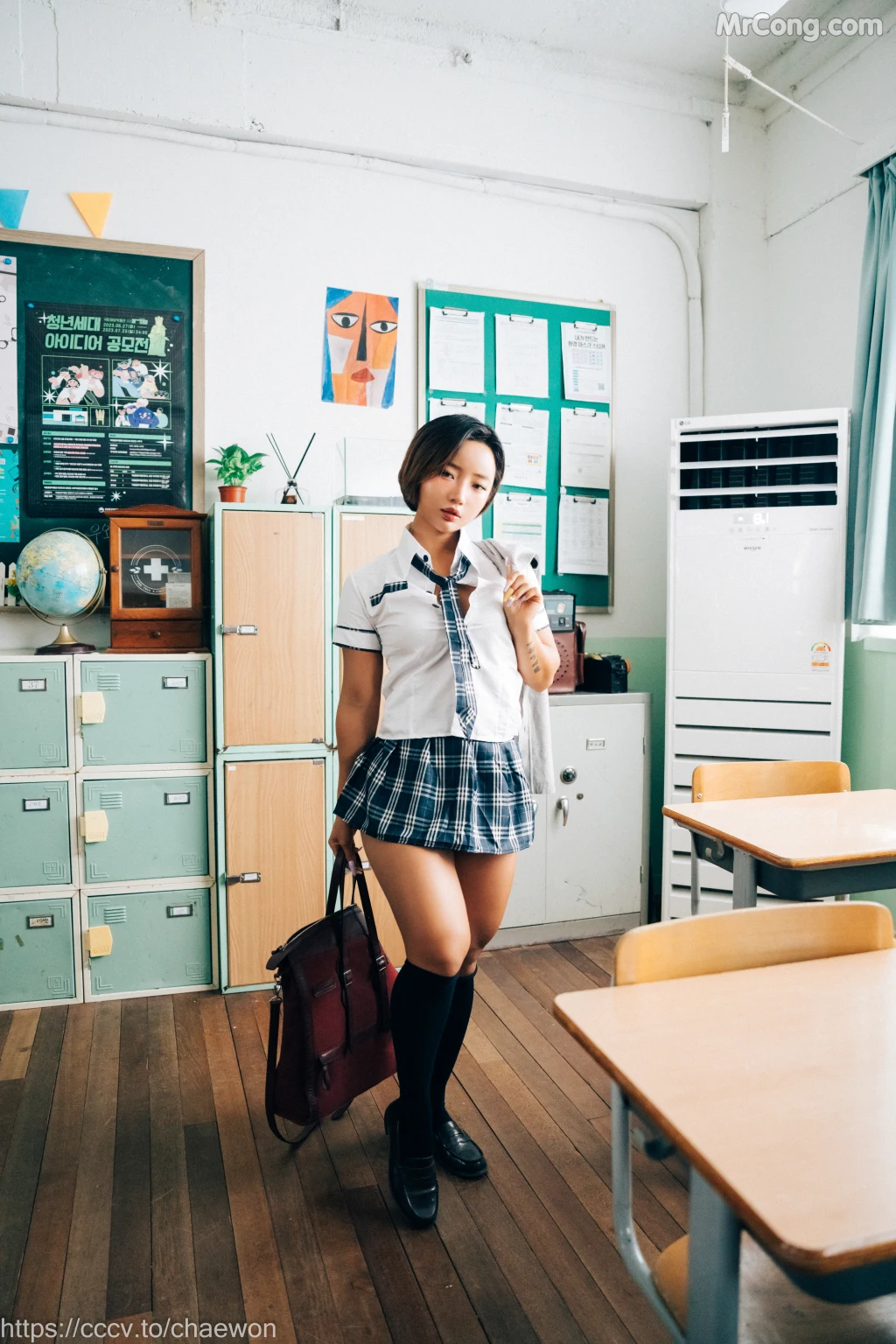 [Loozy] Booty Queen: Gal in a School Warehouse (196 photos + 5 videos) – Page 2