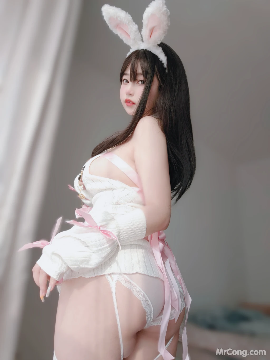 Coser@女主K: 白丝兔女郎 (102 photos)