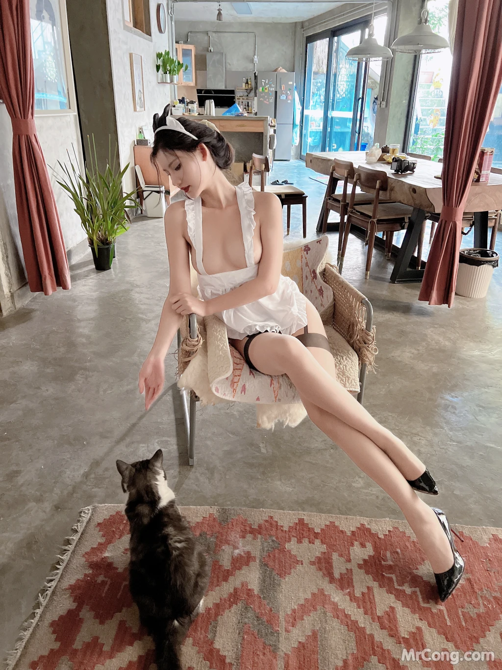 Jiu Shi A Zhu A (就是阿朱啊): 女仆与猫 (41 photos )