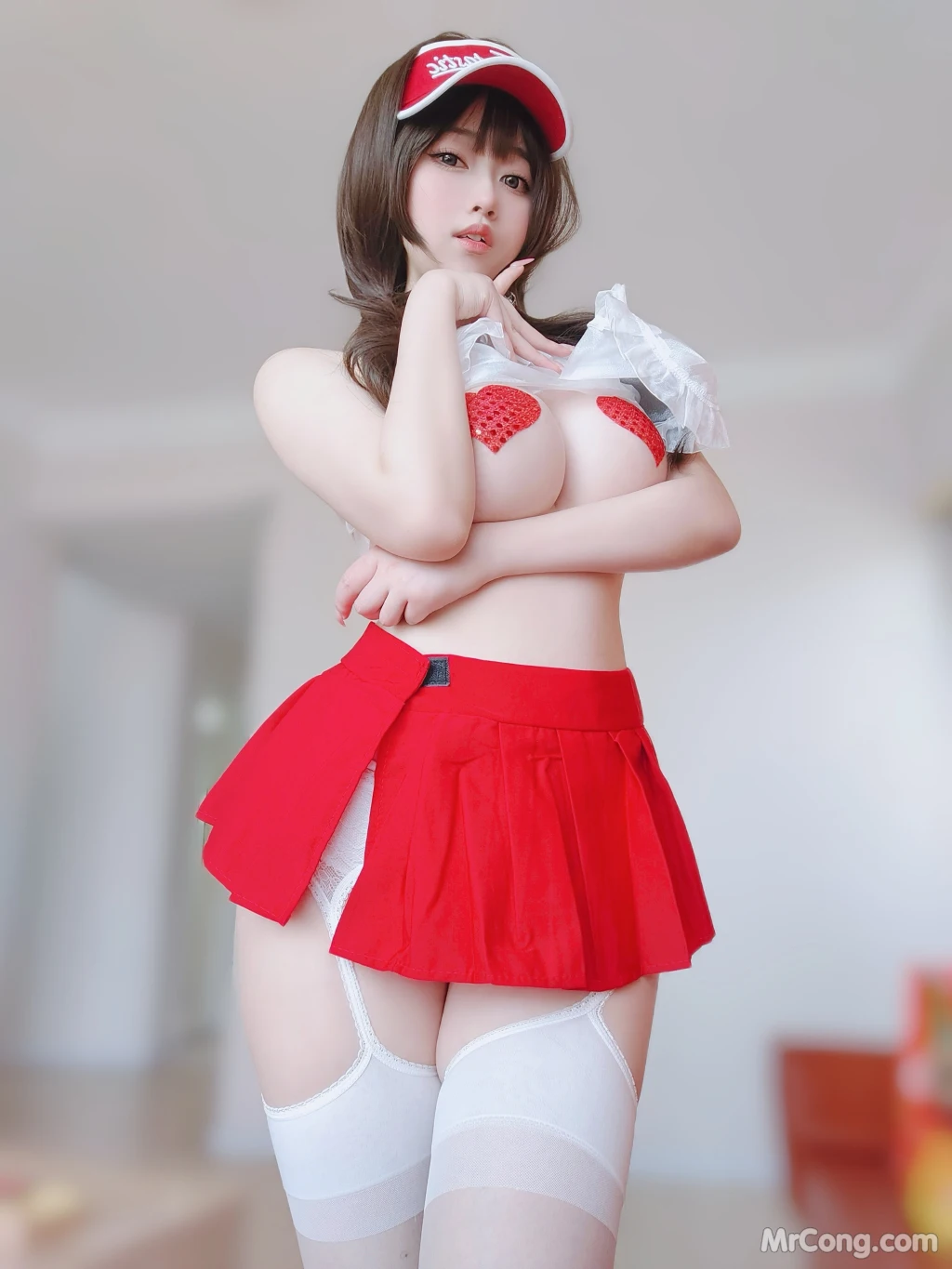 Coser@女主K: 性感快递员 (100 photos)