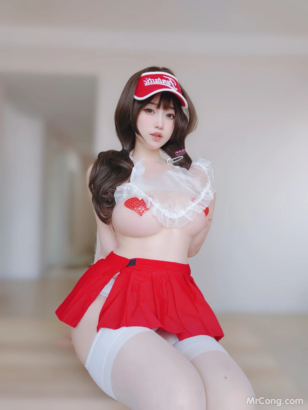 Coser@女主K: 性感快递员 (100 photos)