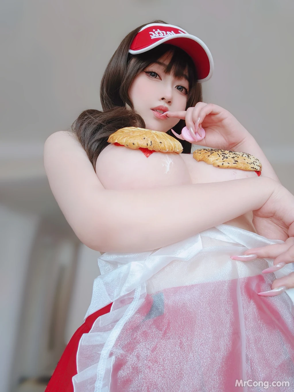 Coser@女主K: 性感快递员 (100 photos)