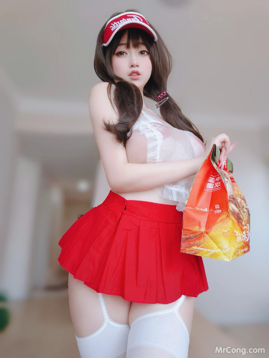 Coser@女主K: 性感快递员 (100 photos)