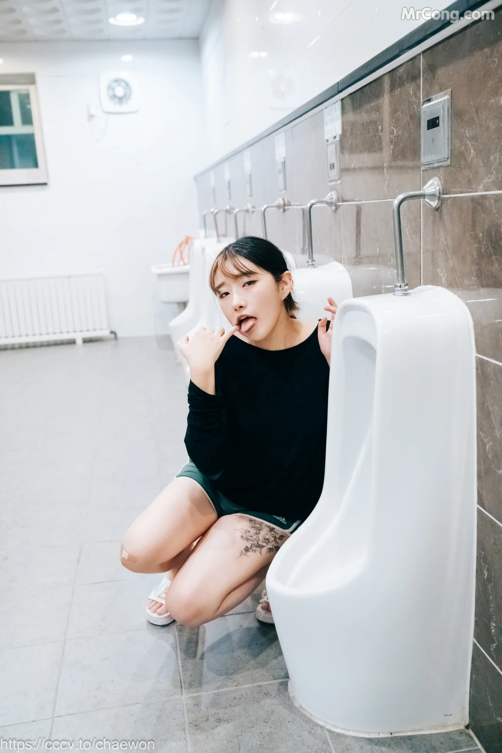 [Loozy] SonSon (손손): Public Toilet (157 photos) – Page 7