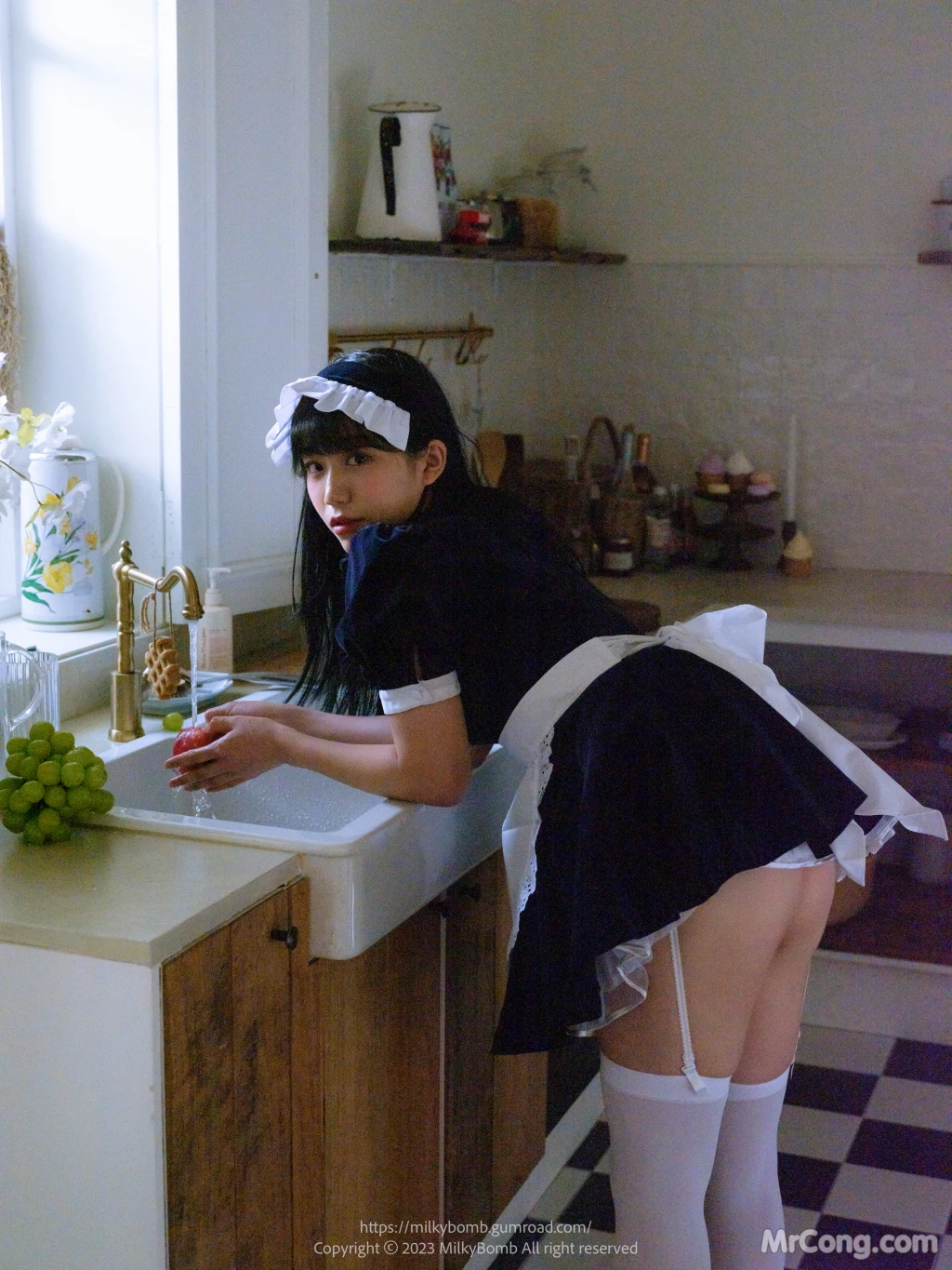 [MilkyBomb] Yui: Vol.3 Maid (291 photos )