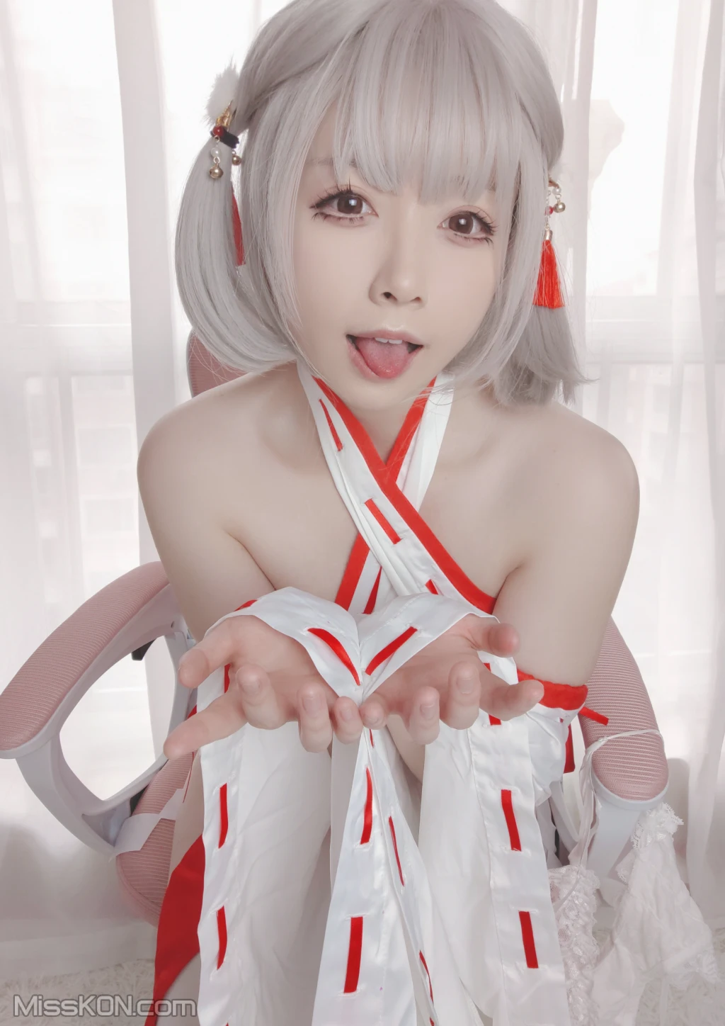 Coser@Asagiriai (愛ちゃん): 巫女服自拍 (40 photos)
