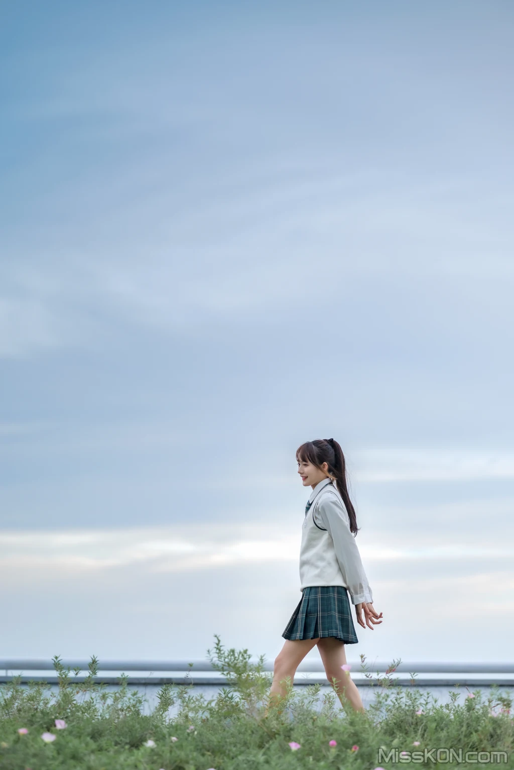 Coser@兔子Zzz不吃胡萝卜: 青草味的河堤 (25 photos)