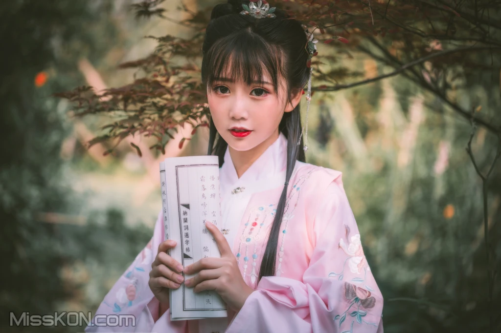 Coser@面饼仙儿 No.105: 明治汉服 (22 photos) – Page 2