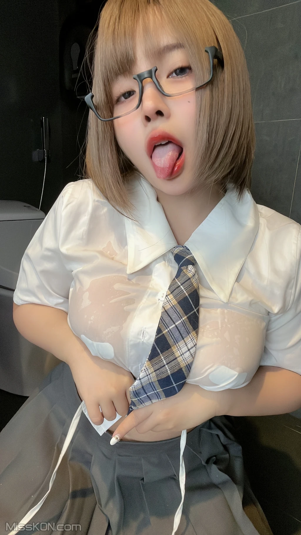 Coser@Sayo Momo: Public WC After School (44 photos )