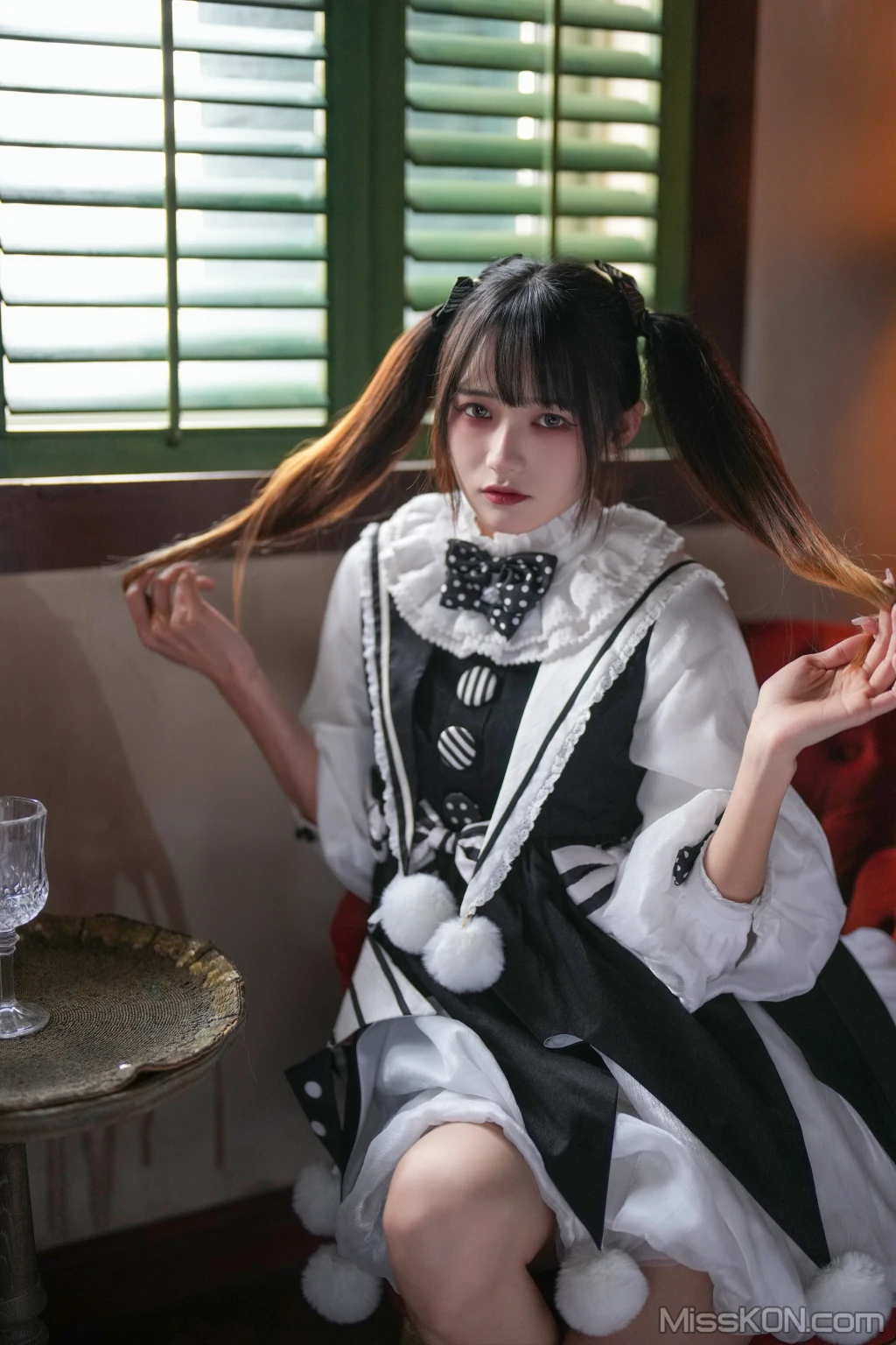 Coser@兔子Zzz不吃胡萝卜: 怪盗魔术师 (31 photos)