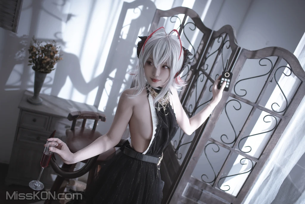 Coser@切切Celia: 明日方舟 W 礼服 (20 photos)