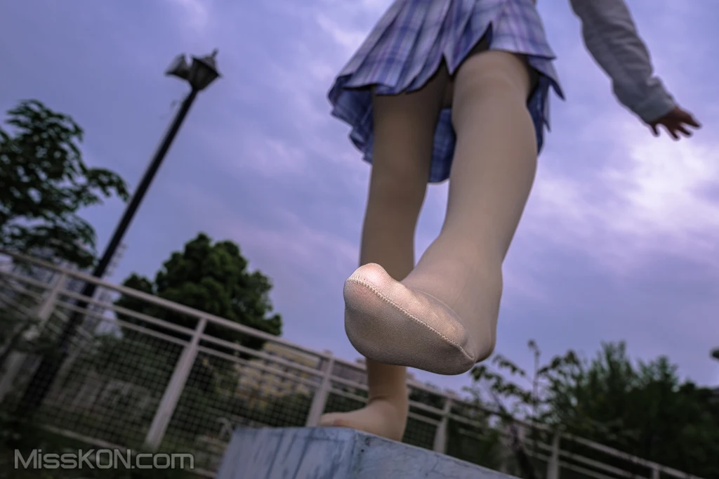 [森萝财团写真] 月下001 小夜 肉丝 300D 真空 (76 photos) – Page 4