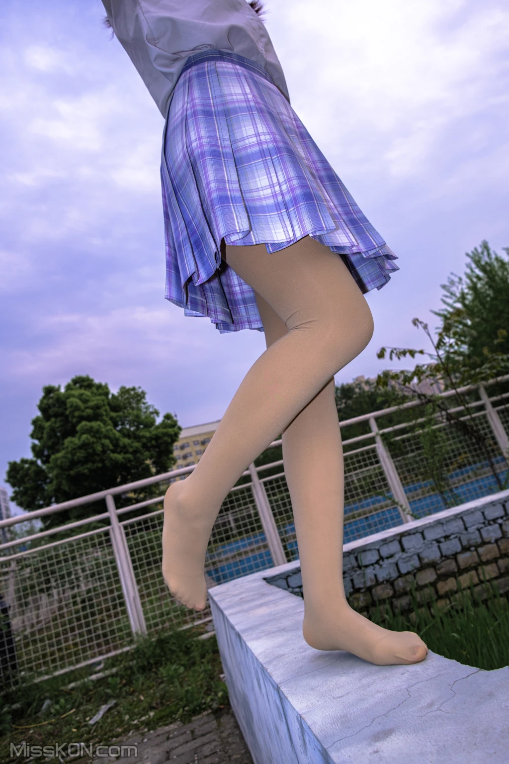 [森萝财团写真] 月下001 小夜 肉丝 300D 真空 (76 photos) – Page 4