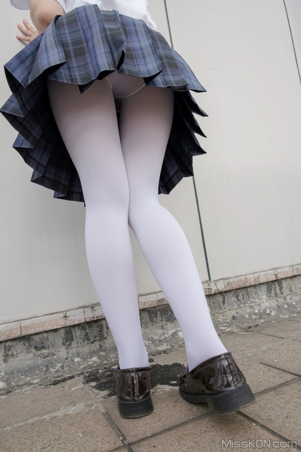 [森萝财团写真] 月下002 小夜 真空白丝 80D 户外 (102 photos + 1 video) – Page 2