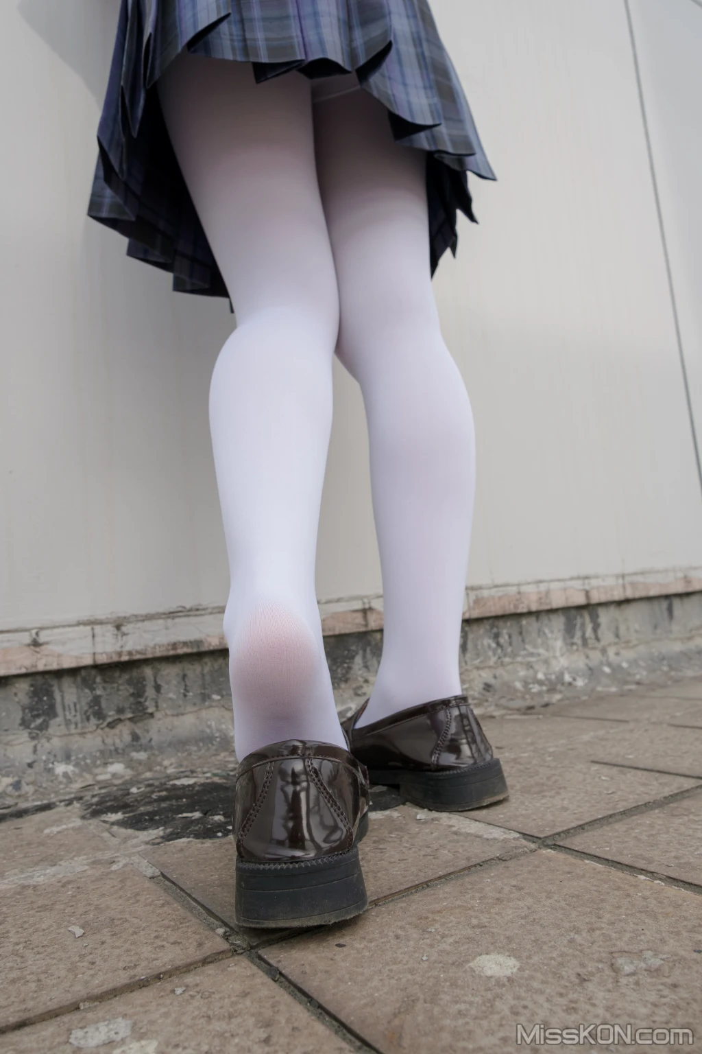 [森萝财团写真] 月下002 小夜 真空白丝 80D 户外 (102 photos + 1 video) – Page 2