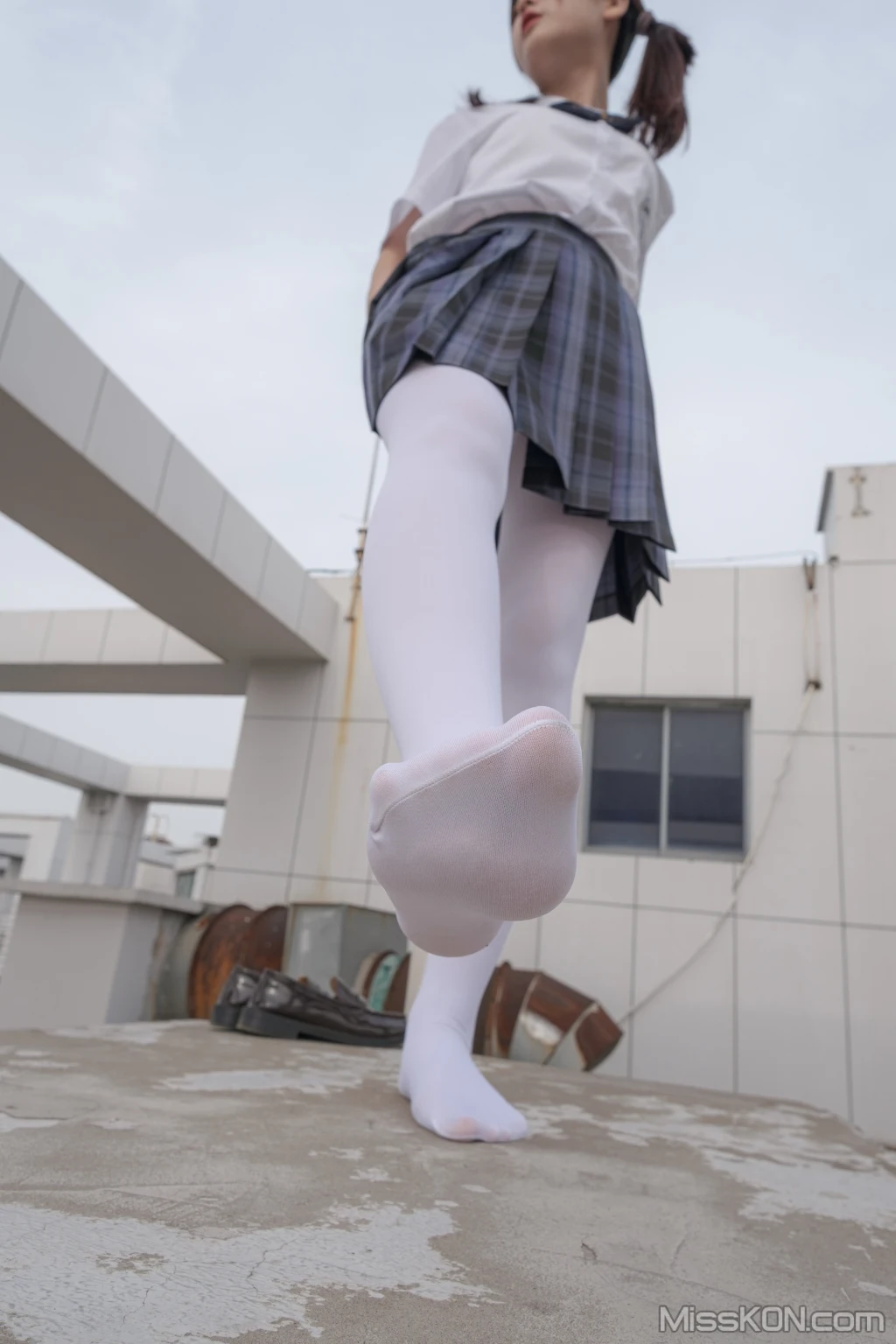 [森萝财团写真] 月下002 小夜 真空白丝 80D 户外 (102 photos + 1 video) – Page 4