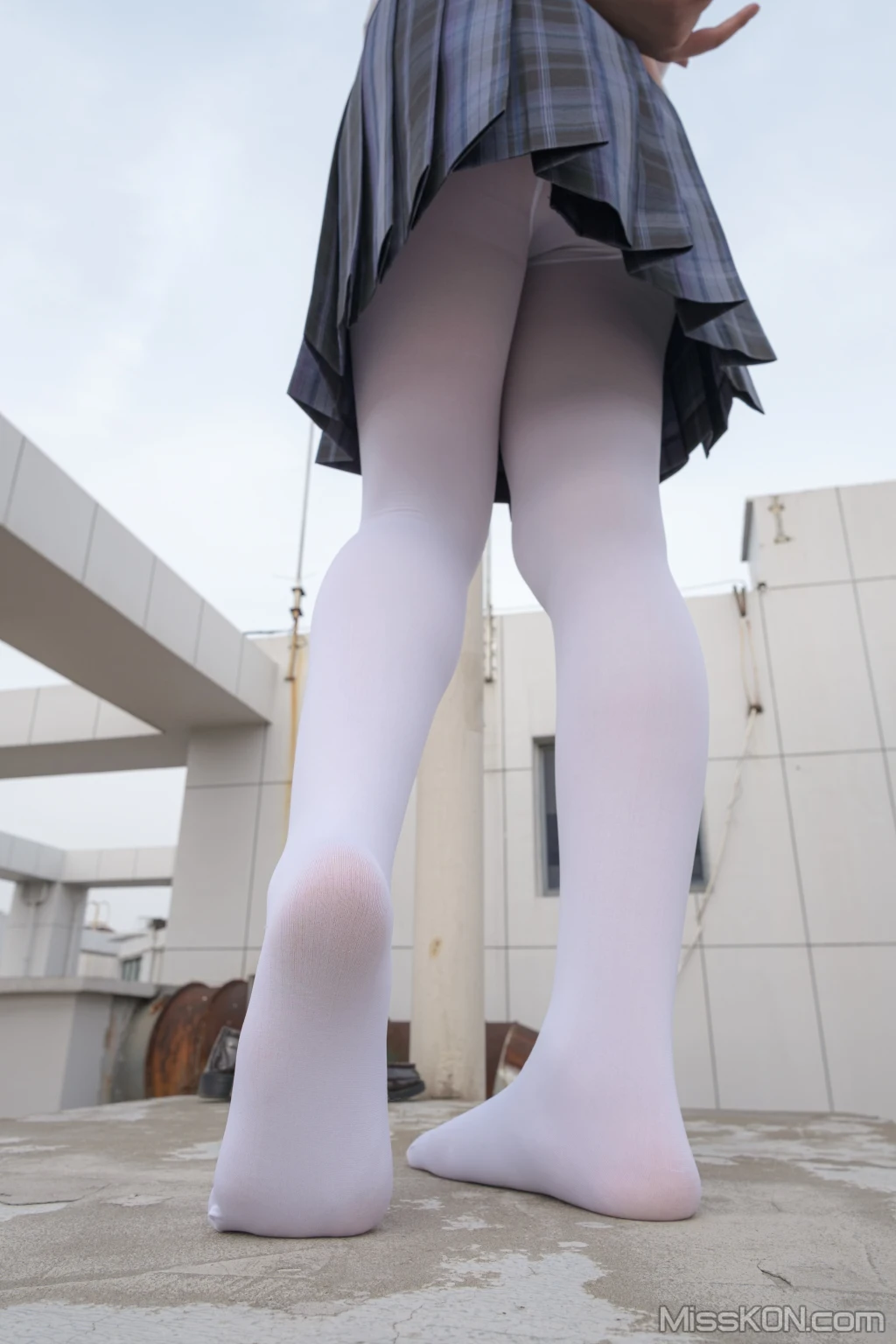 [森萝财团写真] 月下002 小夜 真空白丝 80D 户外 (102 photos + 1 video) – Page 4