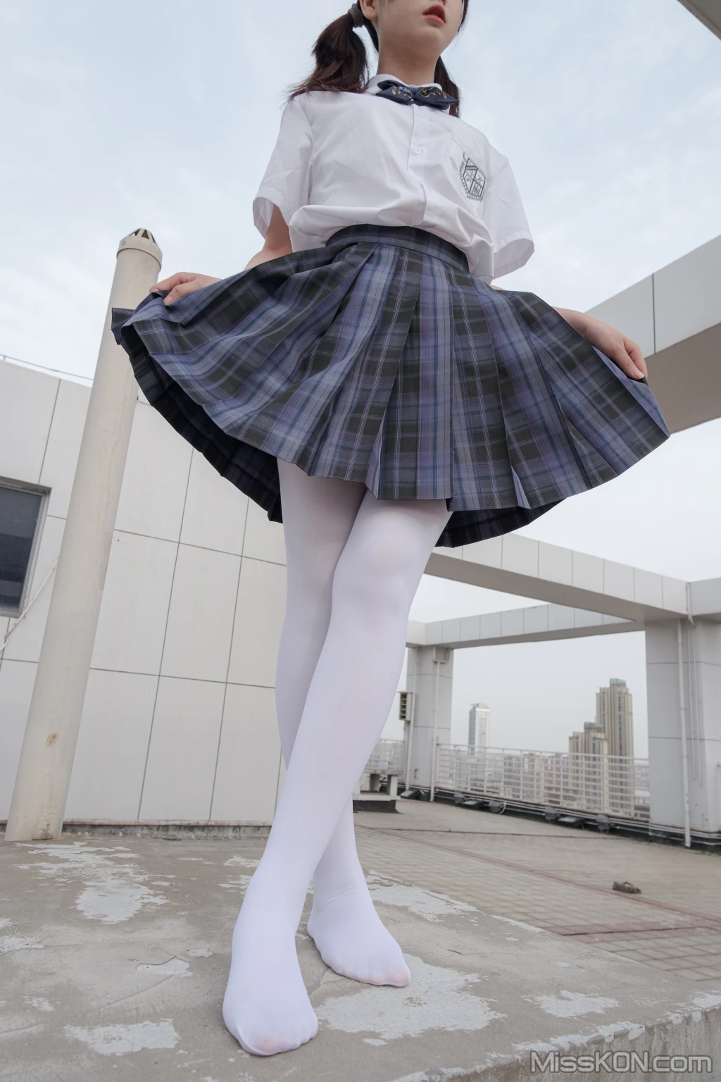 [森萝财团写真] 月下002 小夜 真空白丝 80D 户外 (102 photos + 1 video) – Page 6