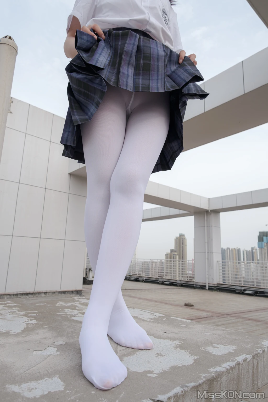[森萝财团写真] 月下002 小夜 真空白丝 80D 户外 (102 photos + 1 video) – Page 6