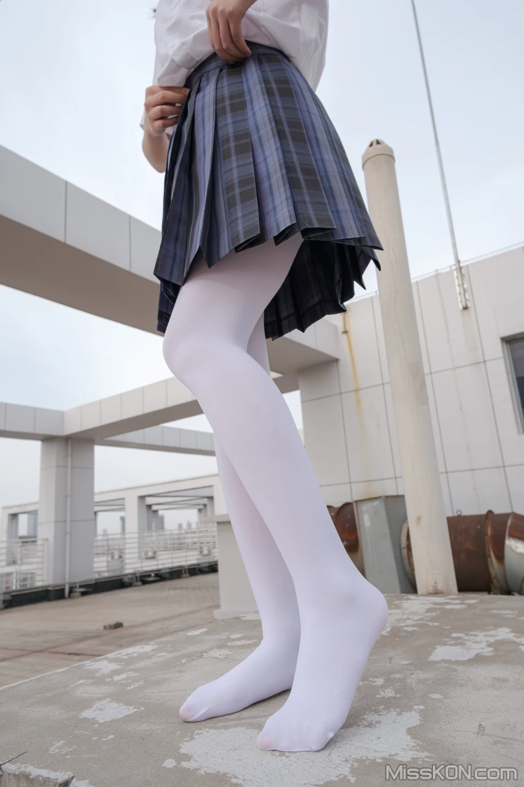 [森萝财团写真] 月下002 小夜 真空白丝 80D 户外 (102 photos + 1 video) – Page 6