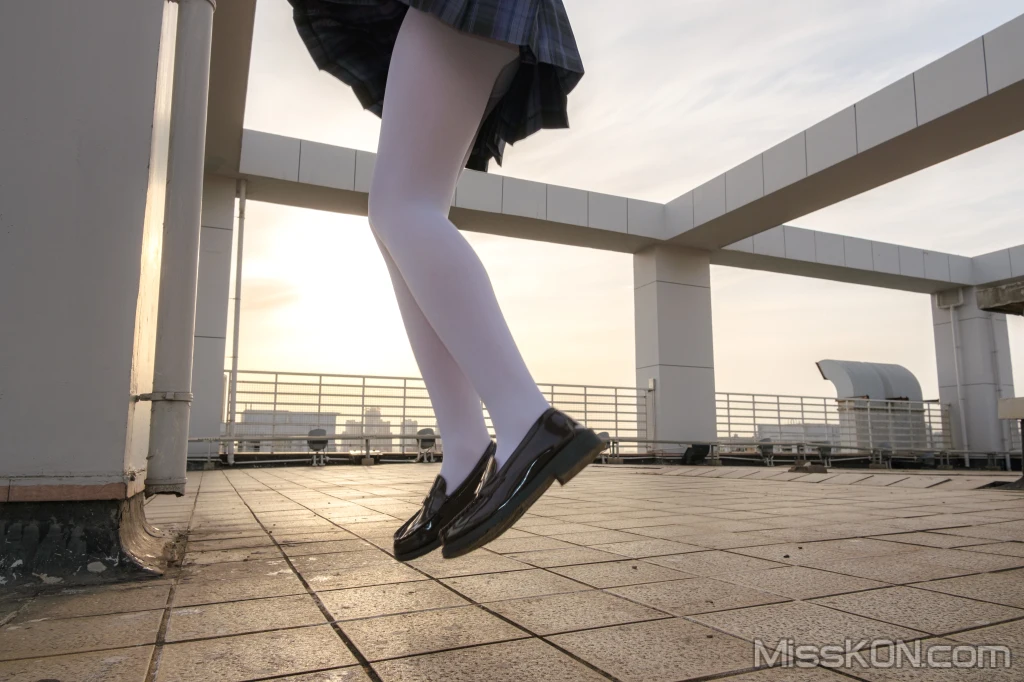 [森萝财团写真] 月下002 小夜 真空白丝 80D 户外 (102 photos + 1 video) – Page 9