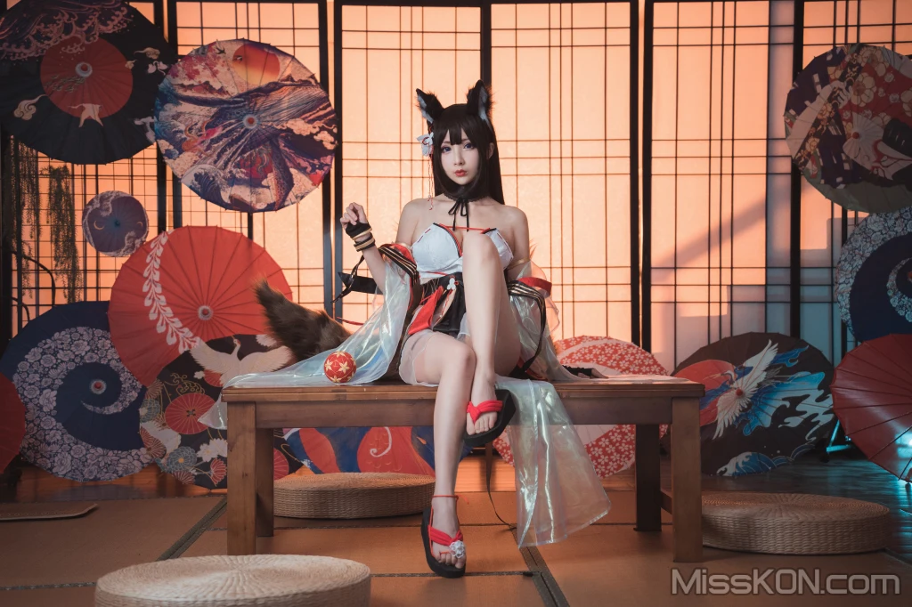 Coser@: Azurlane Amagi (30 photos)