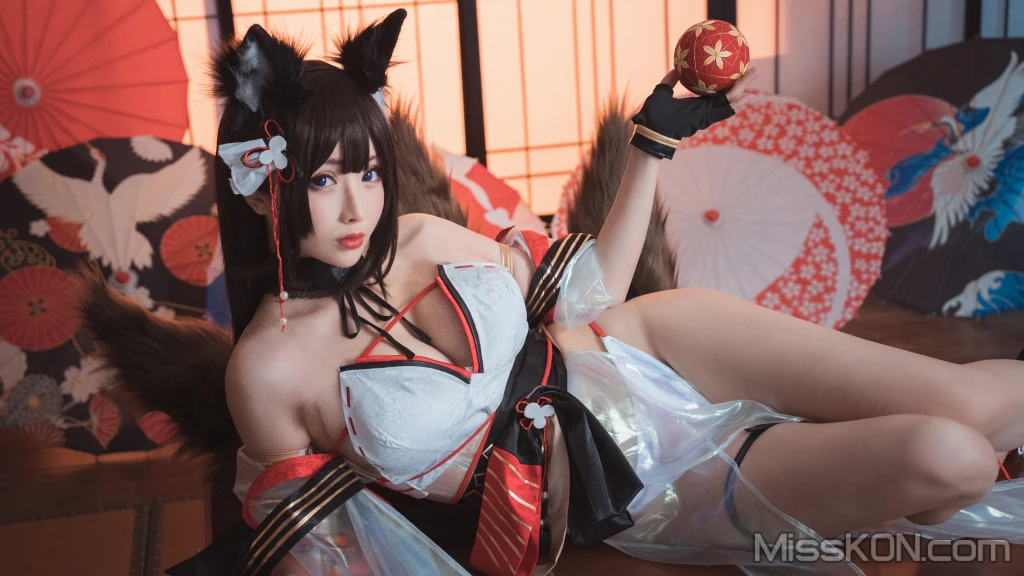 Coser@: Azurlane Amagi (30 photos)