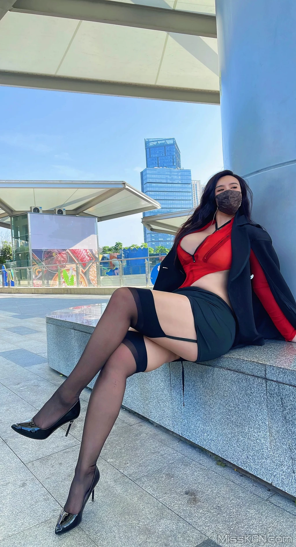 水蜜桃米米: 吊带黑丝 (30 photos)