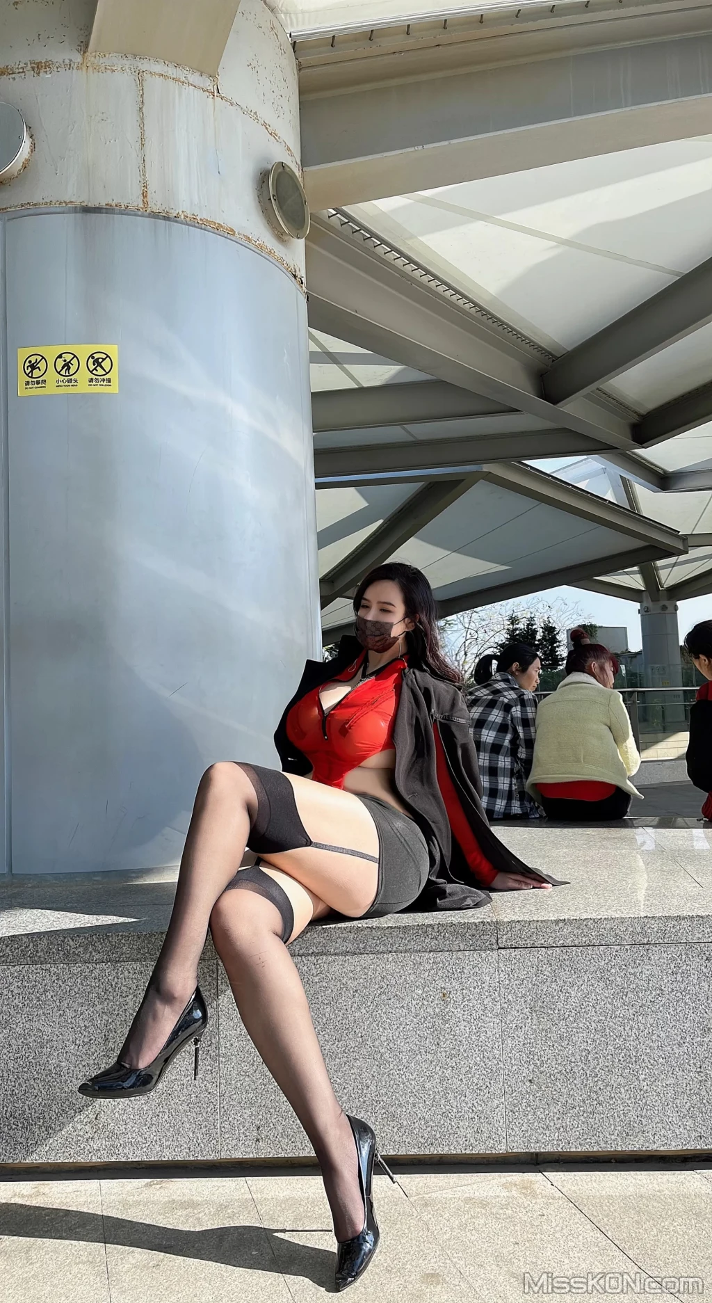 水蜜桃米米: 吊带黑丝 (30 photos) – Page 2