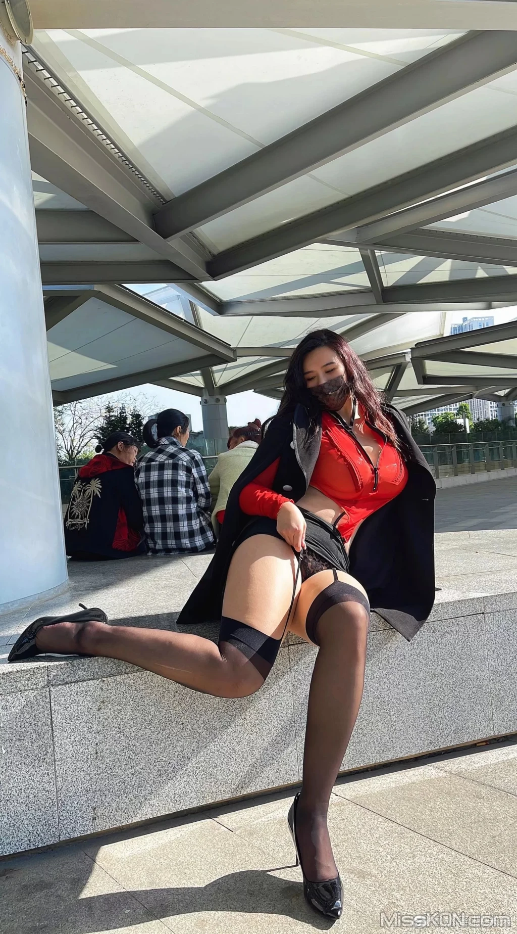 水蜜桃米米: 吊带黑丝 (30 photos) – Page 3
